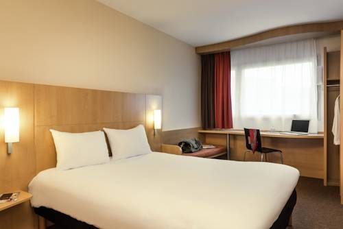 Пуасси Франция праздничный промокод booking.com