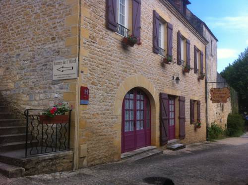 Saint-Amand-de-Coly Франция праздничный промокод booking.com
