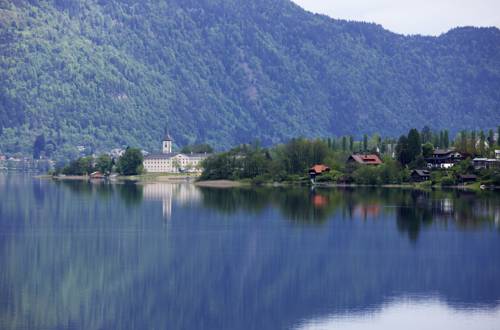 Ossiach Austria código de promoción de vacaciones booking.com
