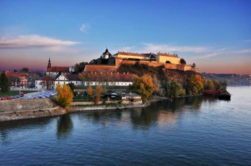 诺维萨德 塞爾維亞 Novi Sad 假日促销代码 booking.com